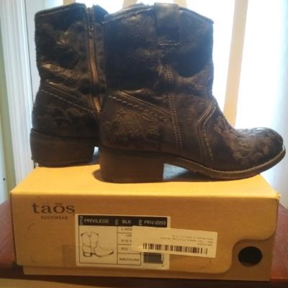 Taos Footwear Black Embossed Leather Western Ankle Boots